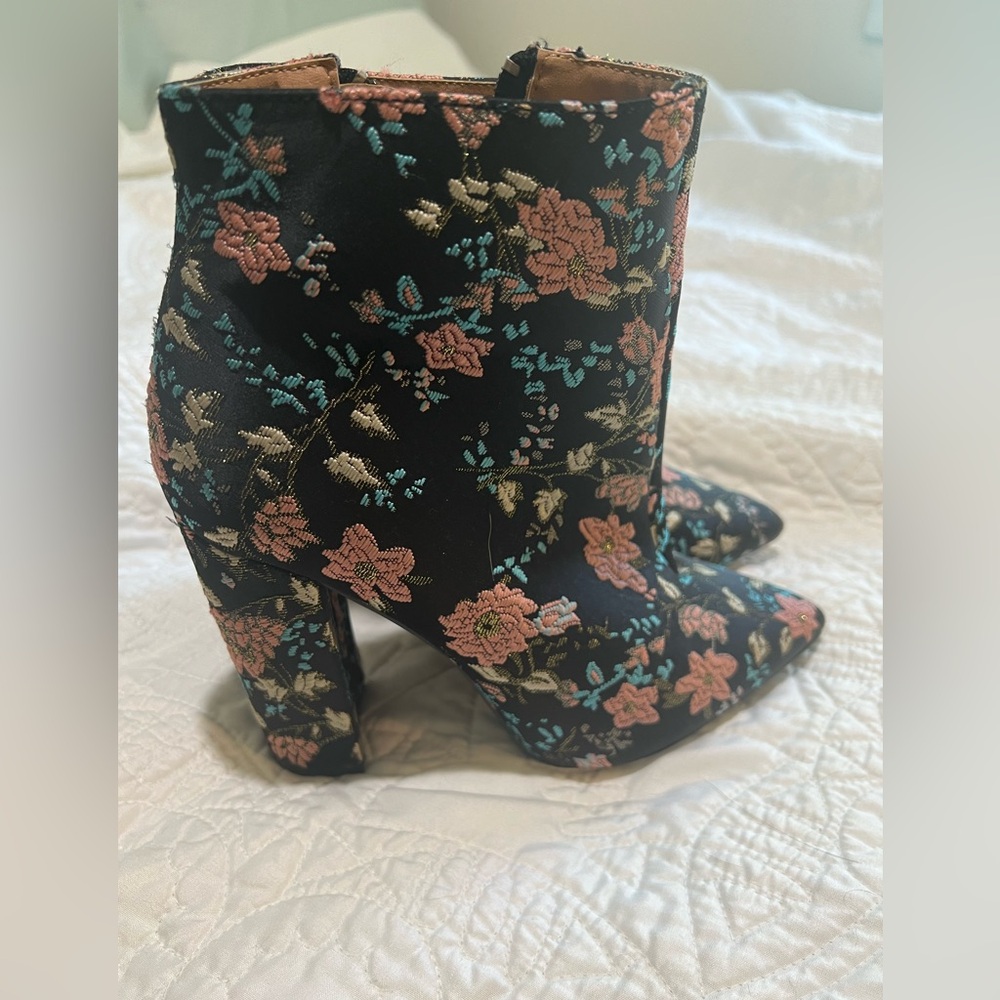 Floral embroidered black boot